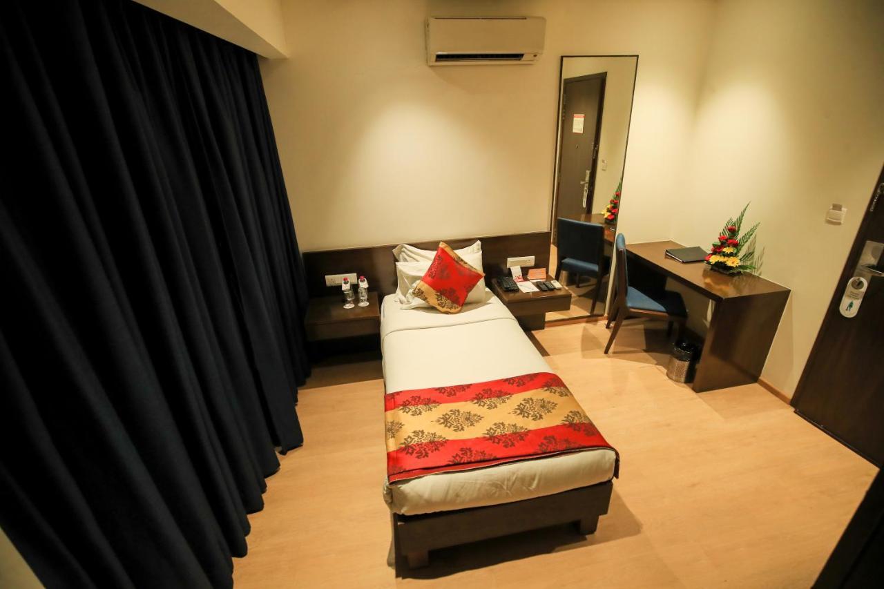 Hotel German Palace Near To Airport Gandhinagar Eksteriør billede