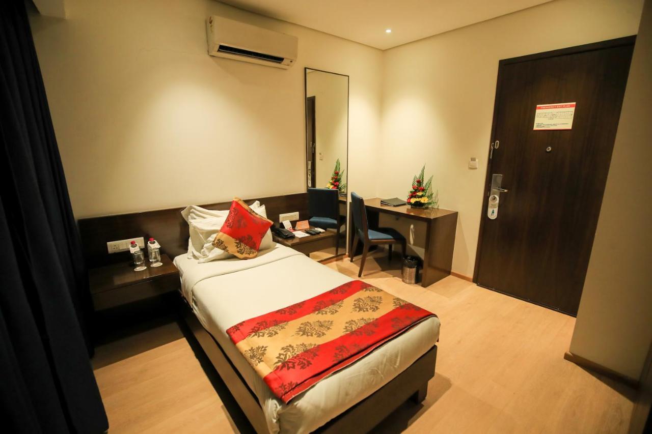 Hotel German Palace Near To Airport Gandhinagar Eksteriør billede